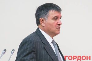 Кабмин работает над созданием гуманитарного коридора, заявил Аваков