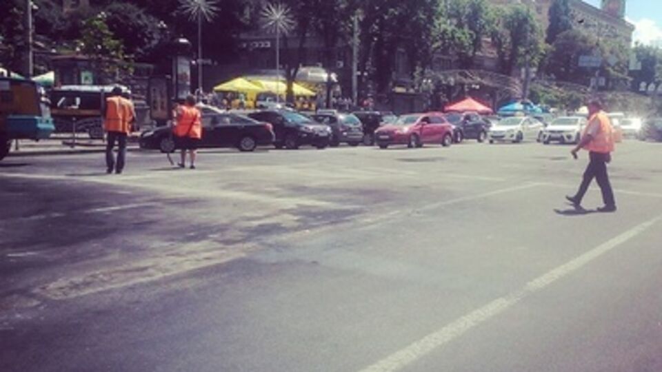 Центр Киева освобождают от баррикад