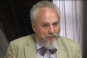 Украинская церковь Московского патриархата и сама не стремится к автокефалии, считает российский политолог.