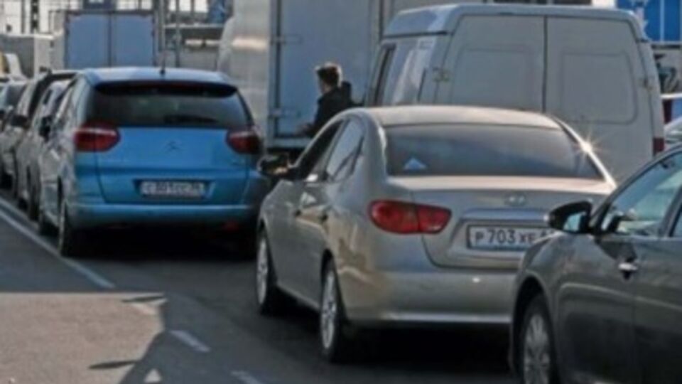 На Керченской переправе начали продавать места в очереди