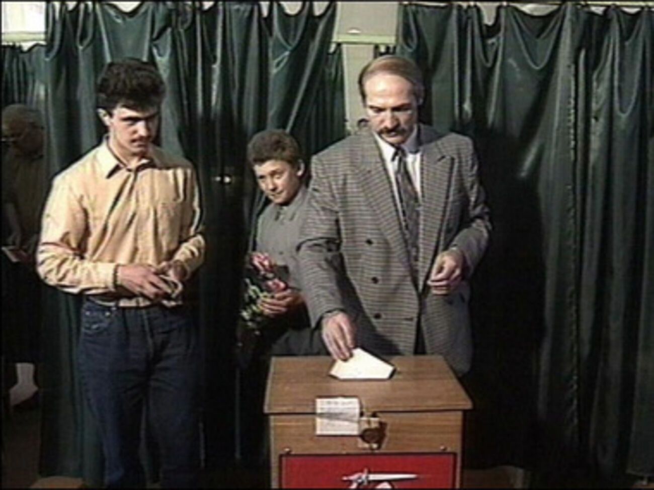 1994 год, Лукашенко принимает участие в своих первых президентских выборах