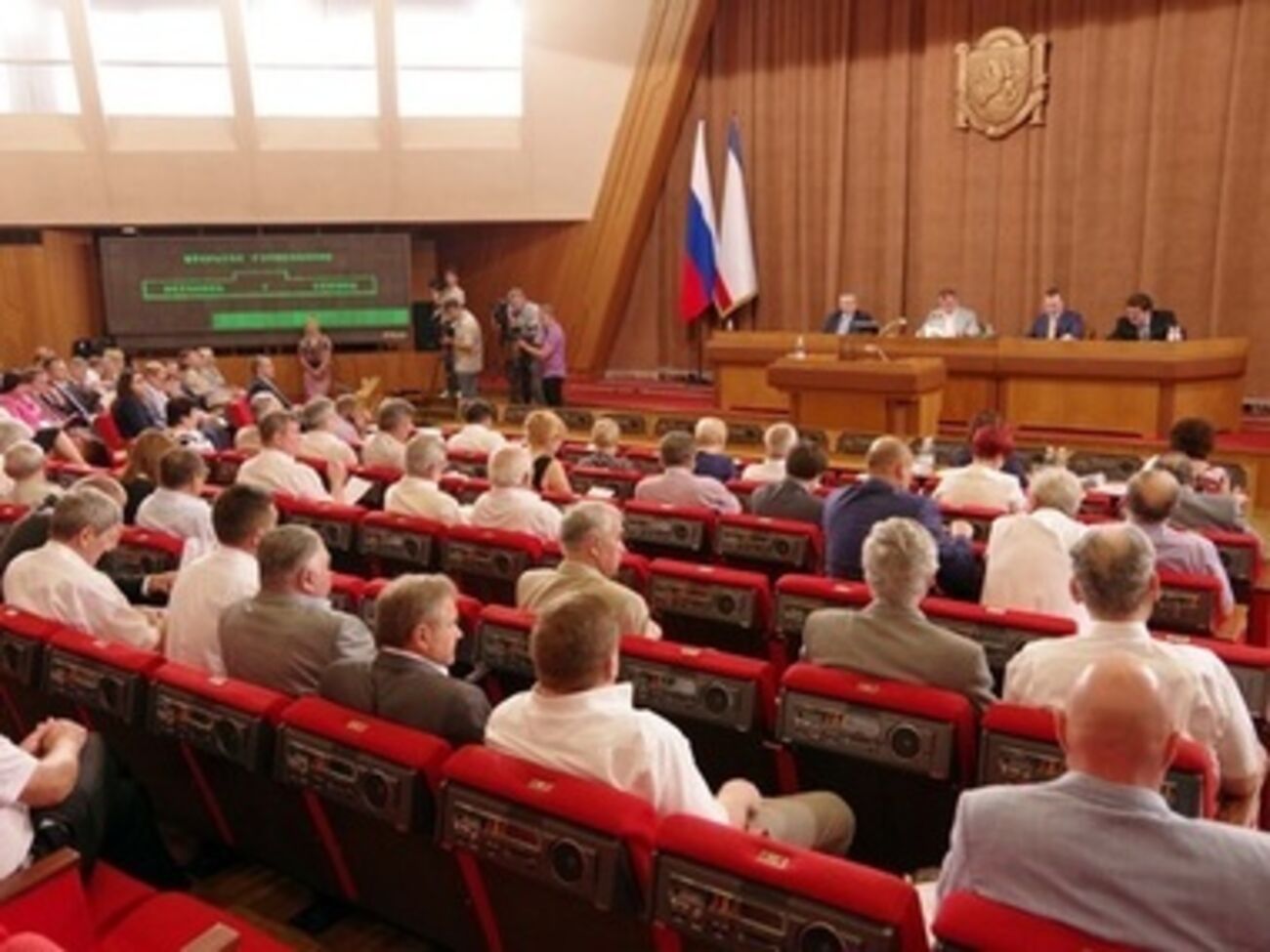 За закон проголосовали 76 из 77 депутатов