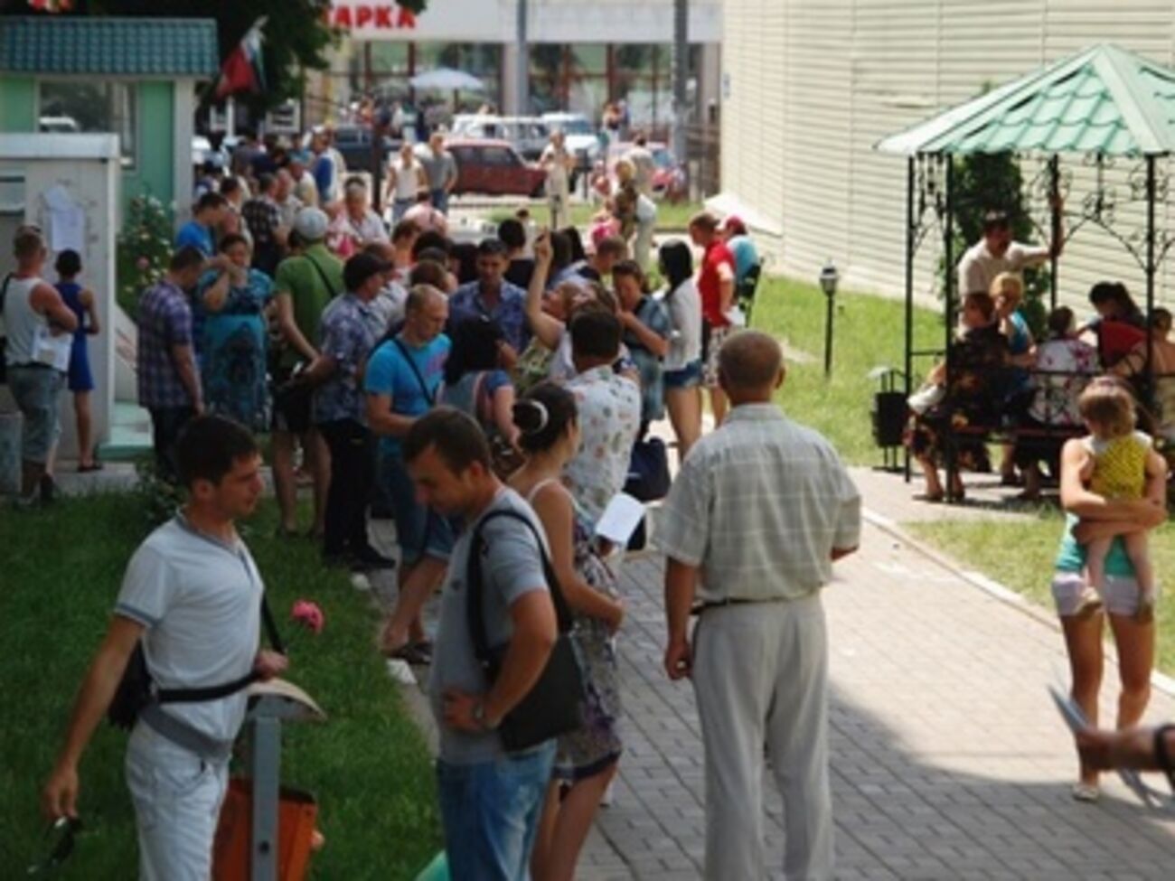 Общий пассажирский и транспортный поток на украинско-российском участке границы за последние месяцы уменьшился на 50%.