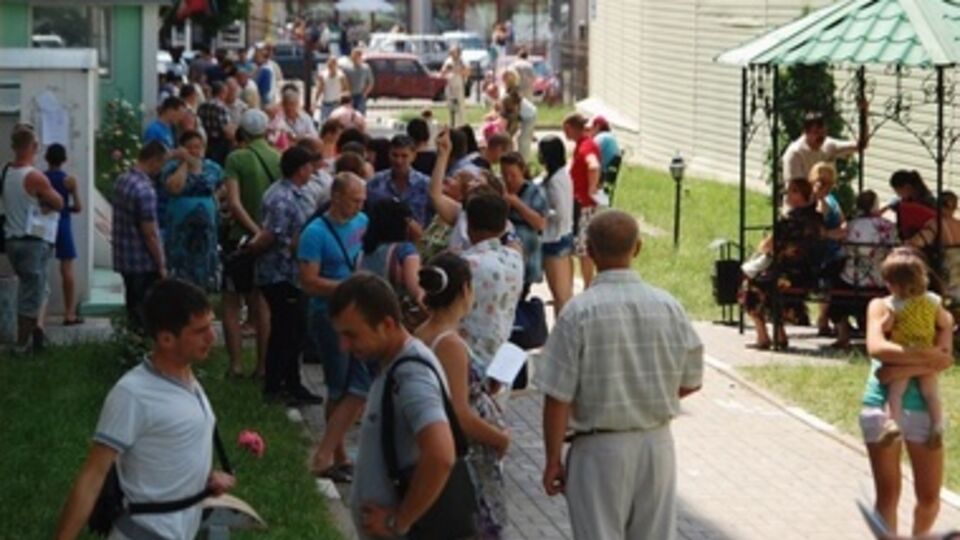 Общий пассажирский и транспортный поток на украинско-российском участке границы за последние месяцы уменьшился на 50%.