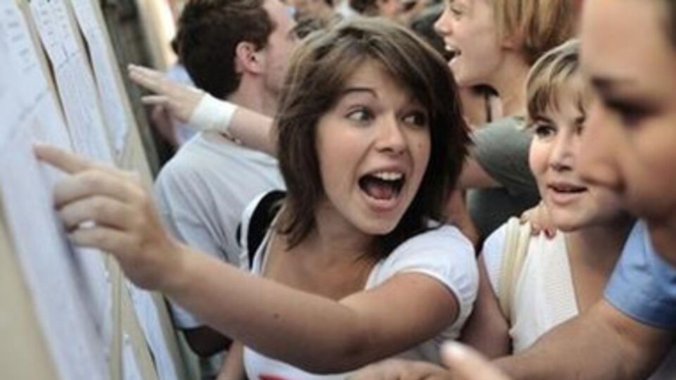 Абитуриенты могут подать заявление в пять вузов