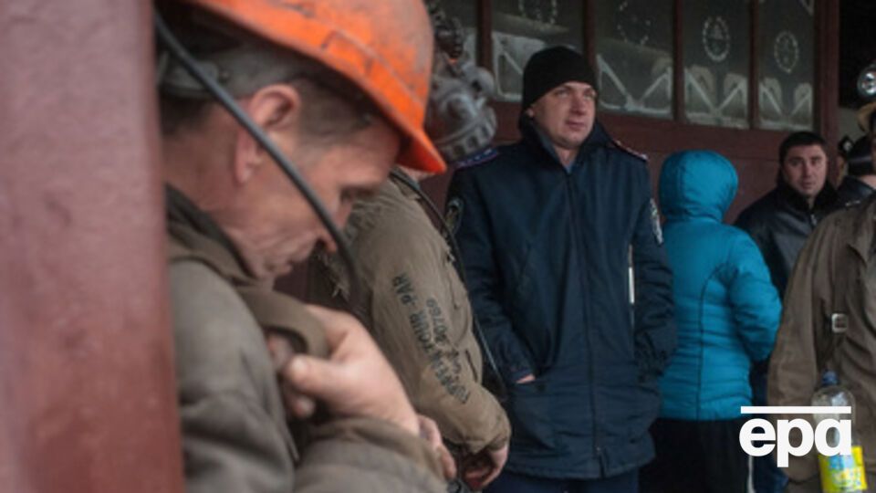 Сотрудников в момент попадания снарядов на рабочих местах еще не было