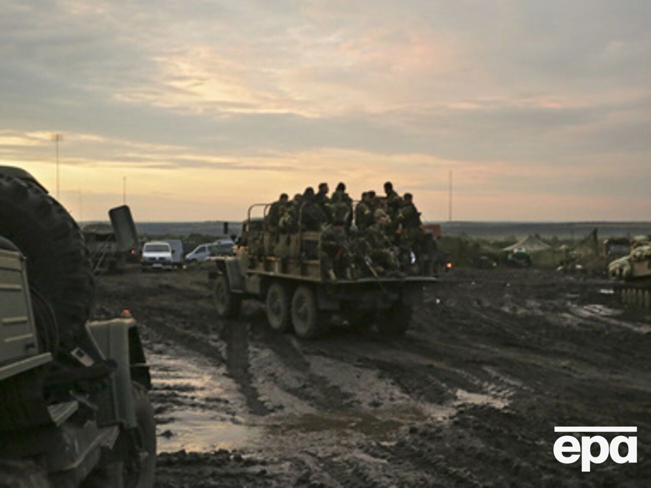 Украинских военных обстреливали со стороны России