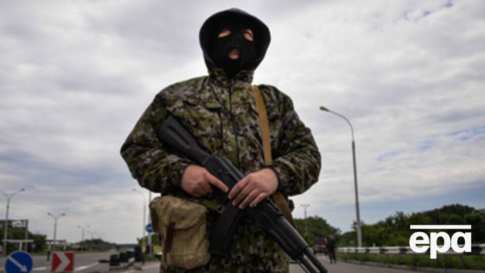 Террористы покинули здание казначейства в Луганске