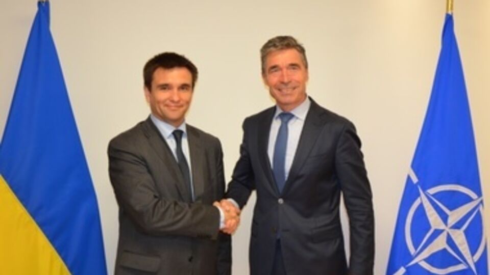 Климкин и Рассмусен во время предыдущей встречи в Брюсселе 25 июня