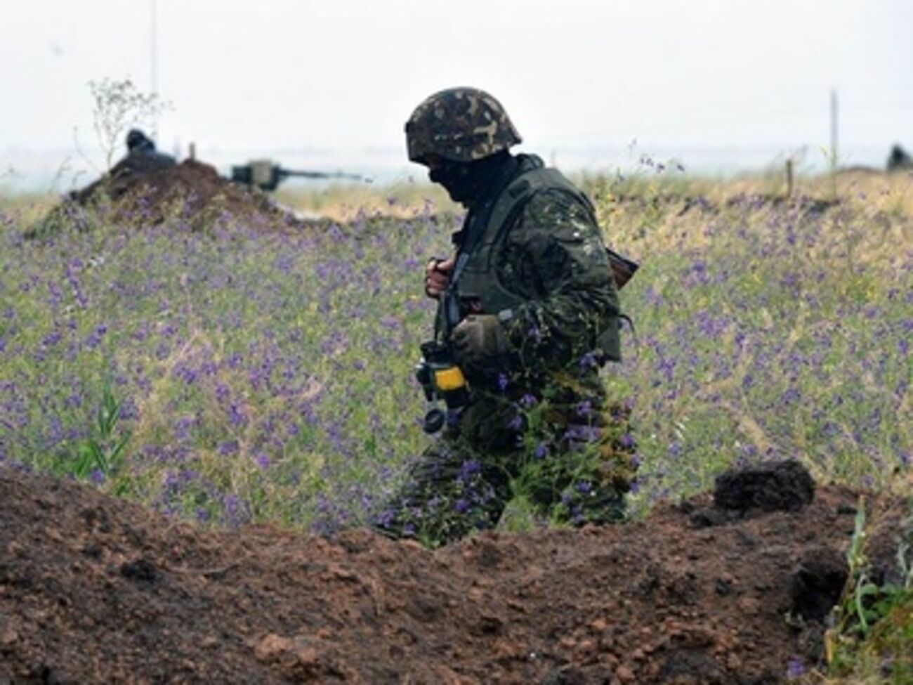 Всю ночь велись боевые действия с использованием тяжелой артиллерии в городе Марьинка.
