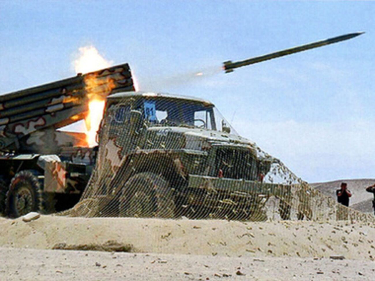 С украинской стороны наседают террористы