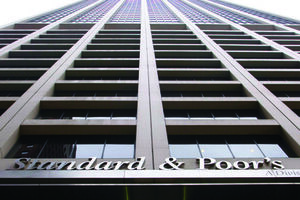 Standard & Poor's улучшило кредитный рейтинг Украины