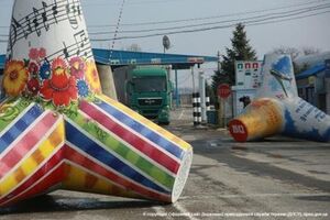 В пункте пропуска "Новоазовск" пьяный россиянин пытался прорваться на автомобиле в Украину