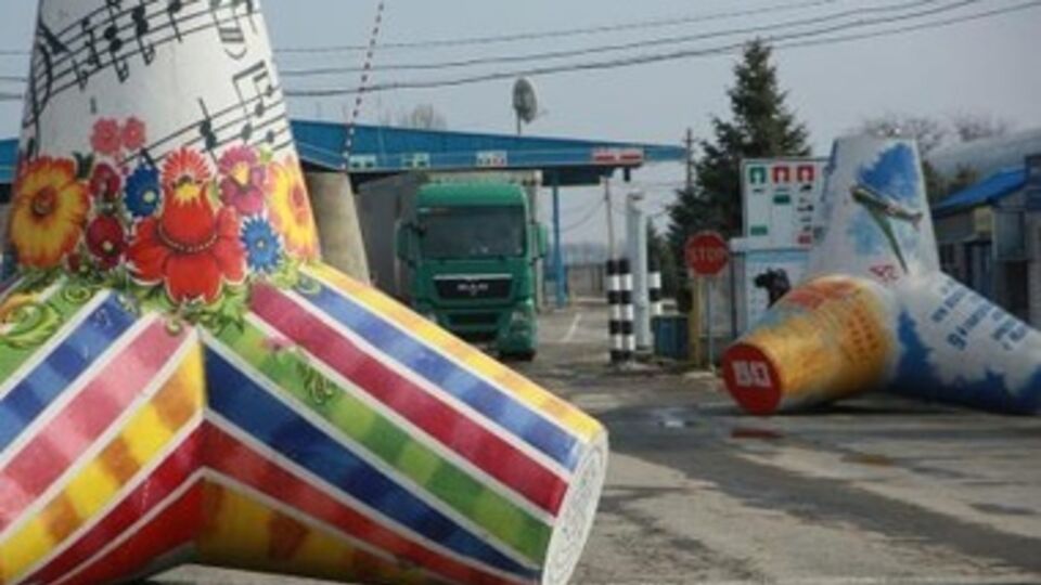 В пункте пропуска "Новоазовск" пьяный россиянин пытался прорваться на автомобиле в Украину