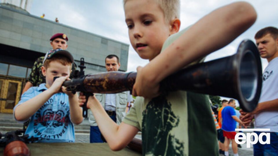 В Киеве открыта выставка российского вооружения, изъятого у боевиков