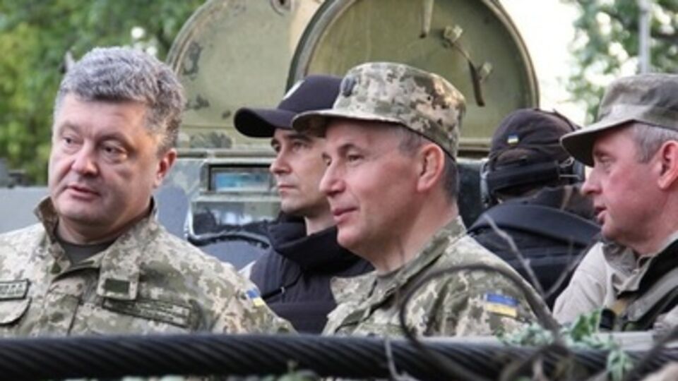 Президент Петр Порошенко с визитом в лагере сил АТО