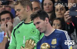 Лучший голкипер чемпионата, вратарь Германии Мануэль Нойер и лучший футболист, нападающий сборной Аргентины Лионель Месси