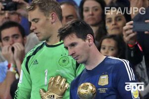 Лучший голкипер чемпионата, вратарь Германии Мануэль Нойер и лучший футболист, нападающий сборной Аргентины Лионель Месси