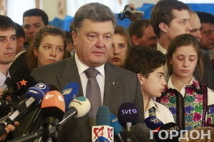 В указе Петра Порошенко отмечается, что схему распределения обязанностей между руководством администрации утверждает ее глава