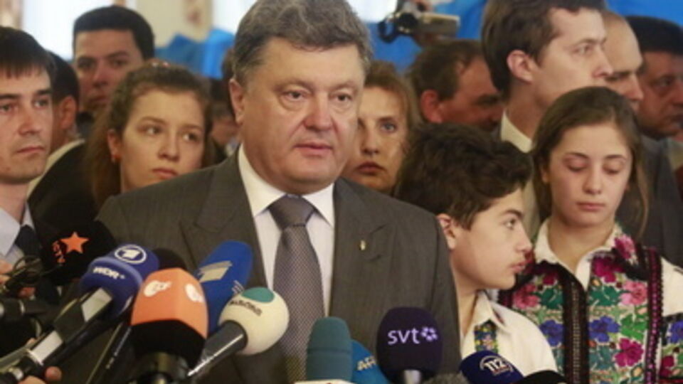 В указе Петра Порошенко отмечается, что схему распределения обязанностей между руководством администрации утверждает ее глава