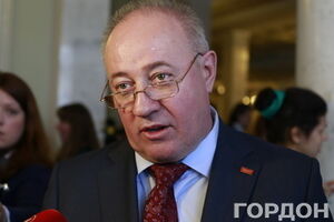 Нардеп считает, что люди на Майдане должны помогать Луганской и Донецкой областям.
