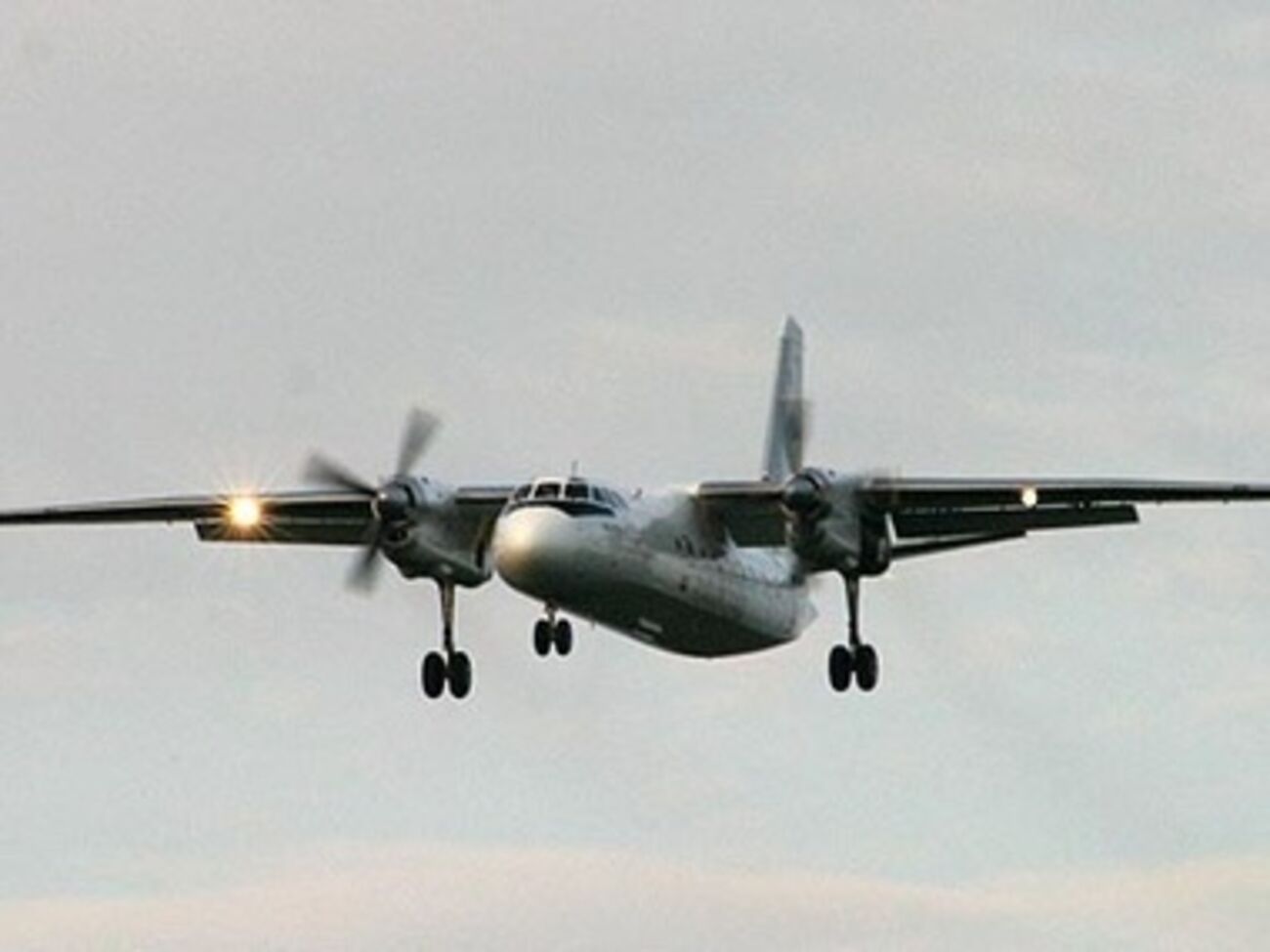 Экипаж самолета успел покинуть борт, сообщает источник