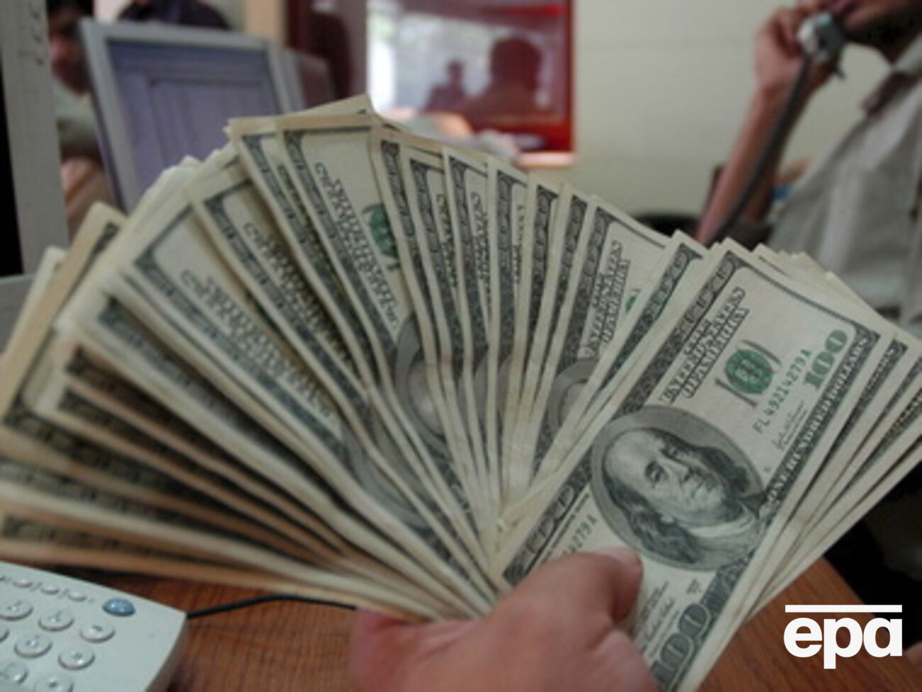 Доллар на межбанке стабилизировался