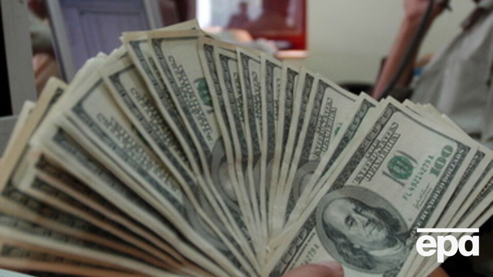 Доллар на межбанке стабилизировался