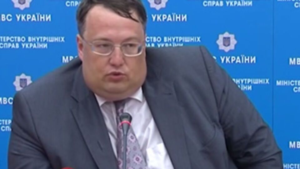 Героиня ролика о "распятии" ребенка в Славянске ведет асоциальный образ жизни, заявил Геращенко