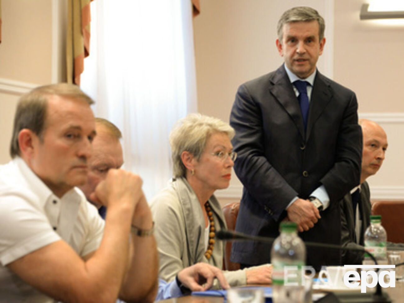 Кто конкретно будет принимать участие в завтрашних переговорах, пока не известно