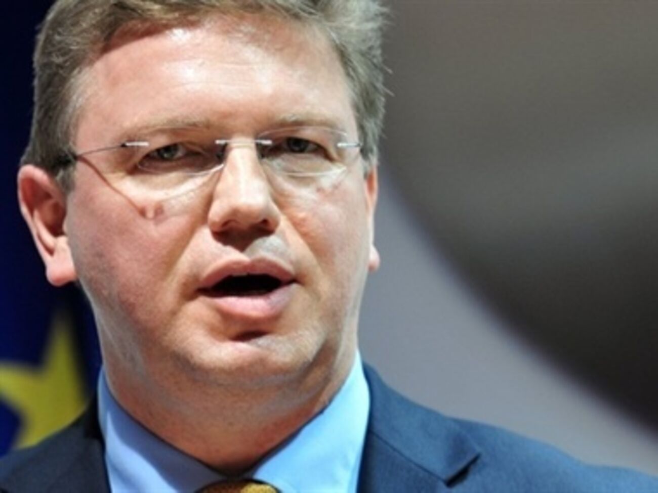 Фюле обеспокоен информацией о российской военной технике на востоке Украины