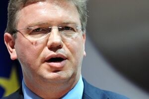 Фюле обеспокоен информацией о российской военной технике на востоке Украины