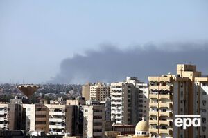 Дым от пожара в аэропорту Триполи