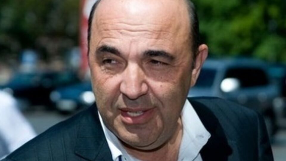 Нужно садиться и очень серьезно разговаривать с Россией, считает Рабинович.