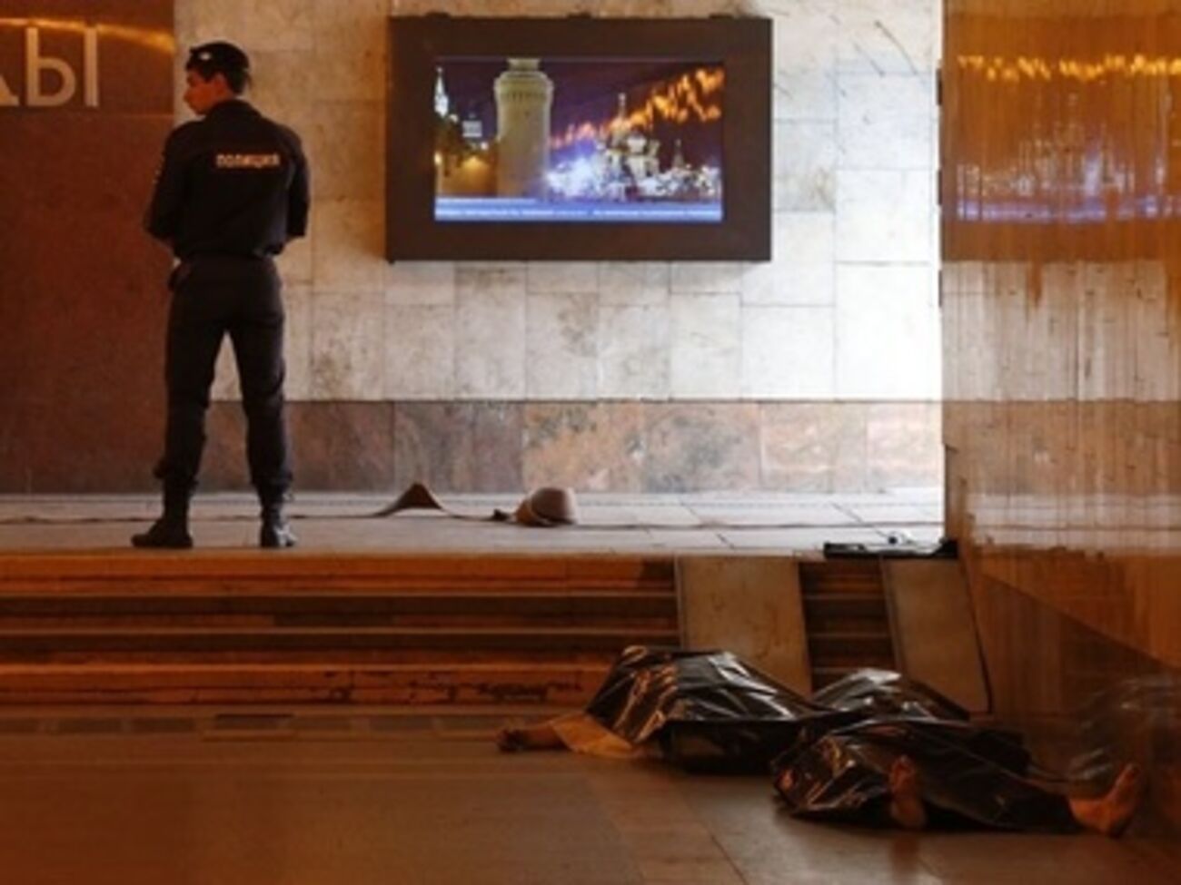 В результате аварии в метро Москвы погибли по крайней мере 16 человек