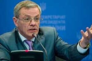 Проблема не в том, где и чей батальон стоит, а в том, как обеспечить победу, считает Гарань.