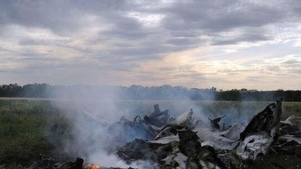 Самолет потерпел крушение рядом с селами Большой Суходол и Давыдо-Никольское Краснодонского района Луганской области