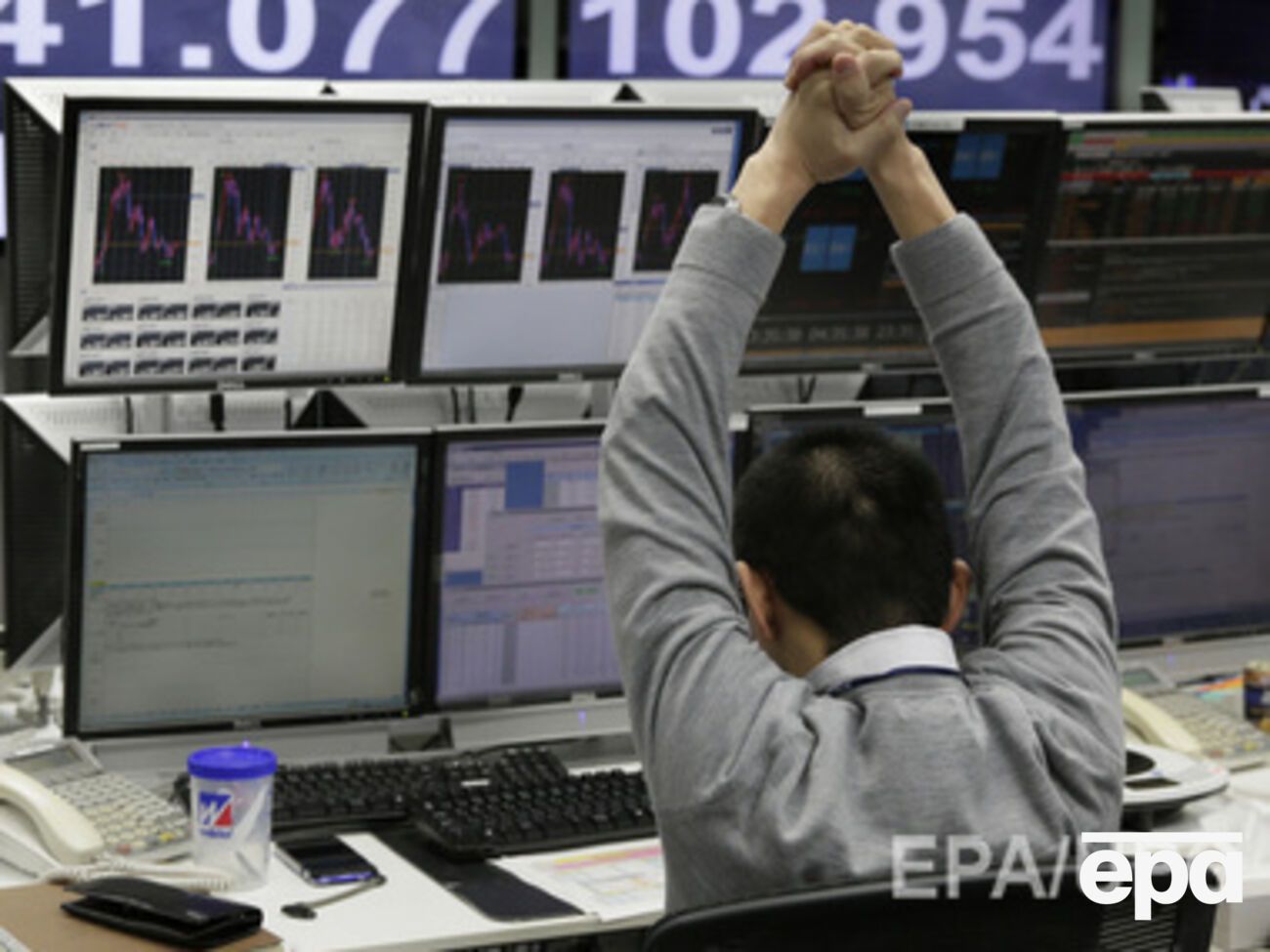 Доллар отвоевал у гривны еще одну копейку