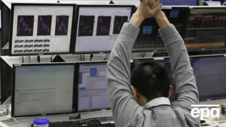 Доллар отвоевал у гривны еще одну копейку