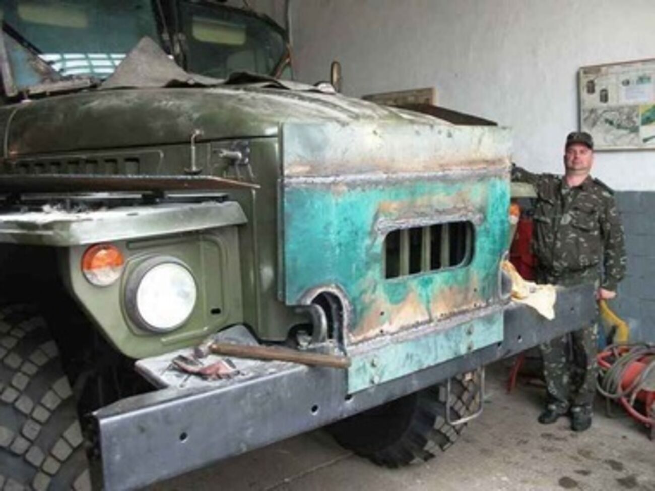 Машины были укреплены дополнительными слоями металла