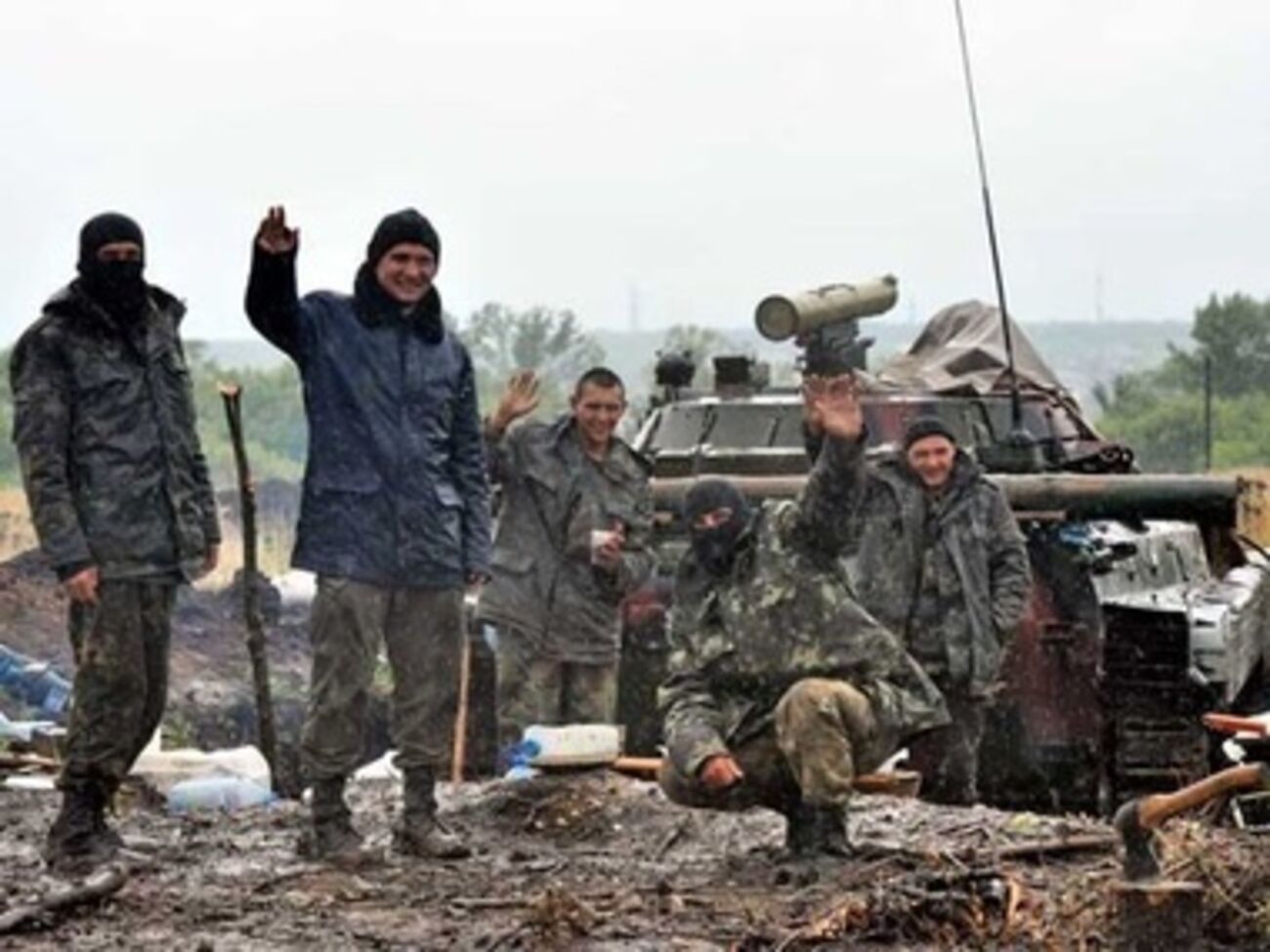 В условиях необъявленной войны украинские солдаты находят в себе силы улыбаться на камеру