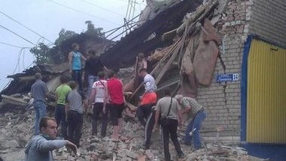 Снежное бомбардировал неизвестный самолет