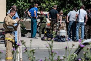 По словам очевидцев, неизвестный бросил в здание банка гранату