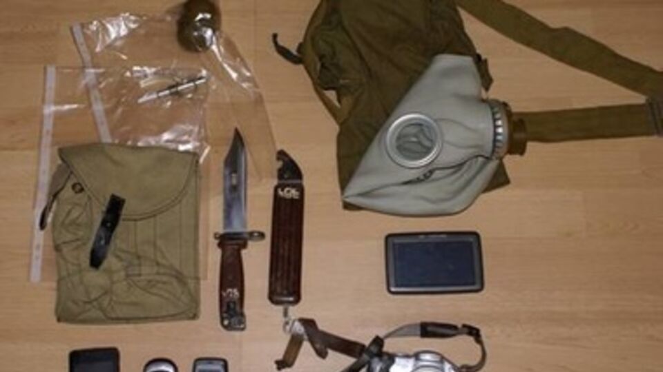 При задержании были изъяты граната, штык-нож, карты местности и паспорт с московской пропиской