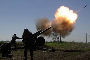 Журналист Роман Бочкала сообщает, что силы АТО под Амвросиевкой Донецкой области обстреливают четвертый день