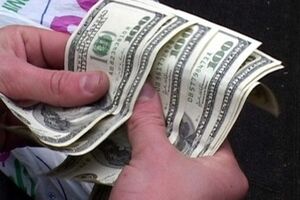 Правоохранителю инкриминируется вымогательство взятки