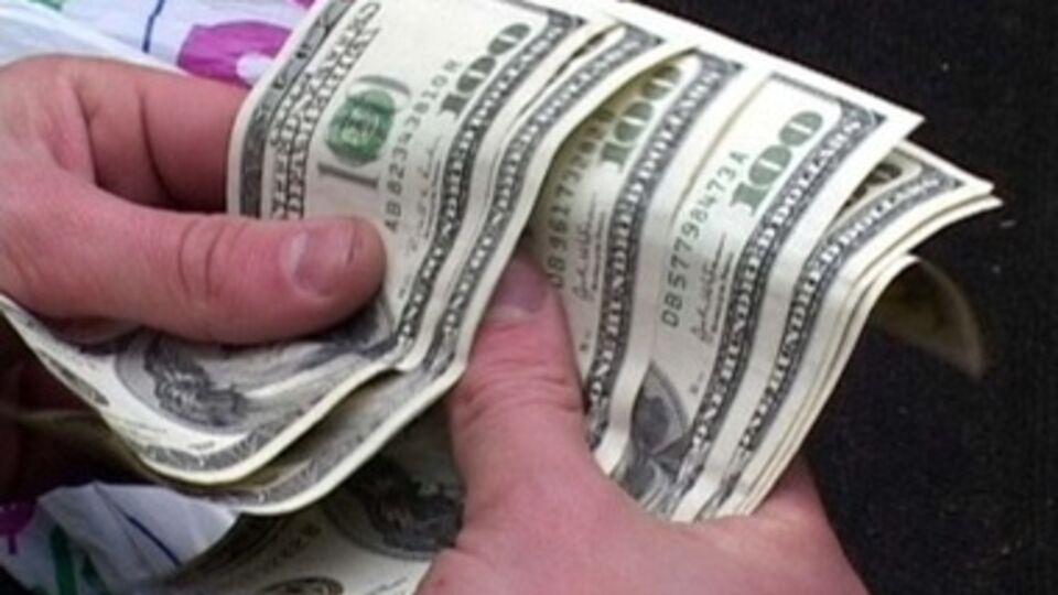 Правоохранителю инкриминируется вымогательство взятки