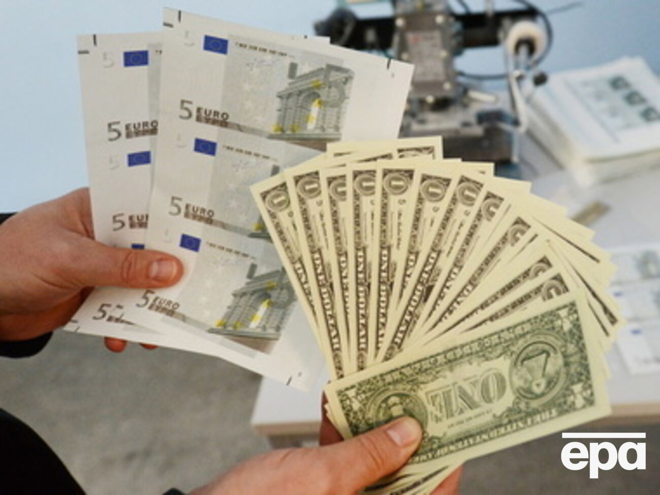 Доллар на межбанке стабилизировался