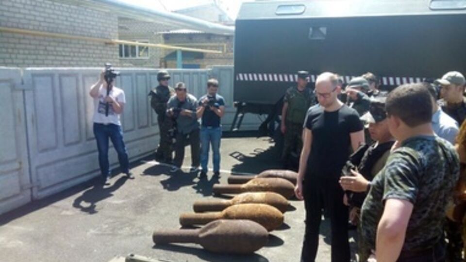 Яценюк посетил Славянск. Фоторепортаж