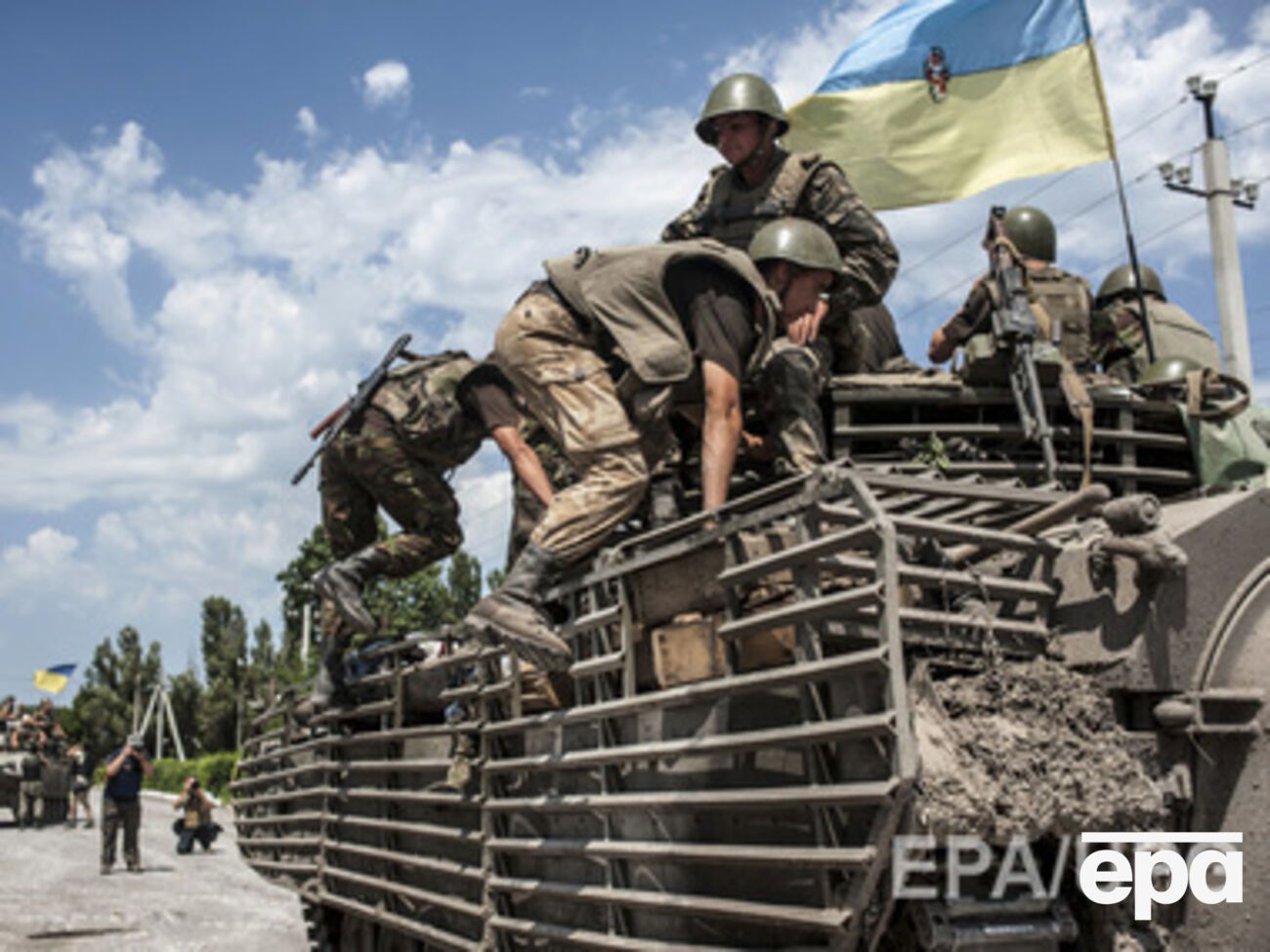 Раненые в бою военные были эвакуированы для оказания медицинской помощи